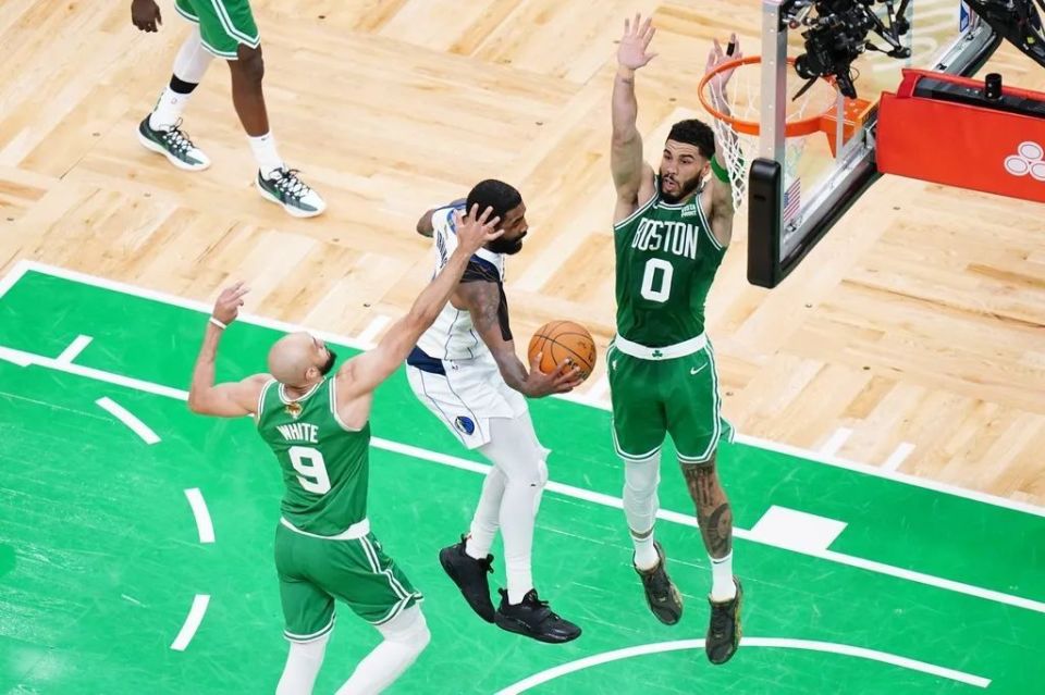 雷霆横扫凯尔特人，麦科勒姆爆发神勇