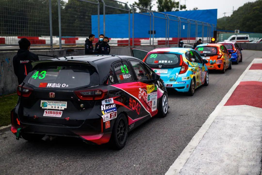 爱游戏大厅-终极之夜！赛车冠军悬念即将揭晓