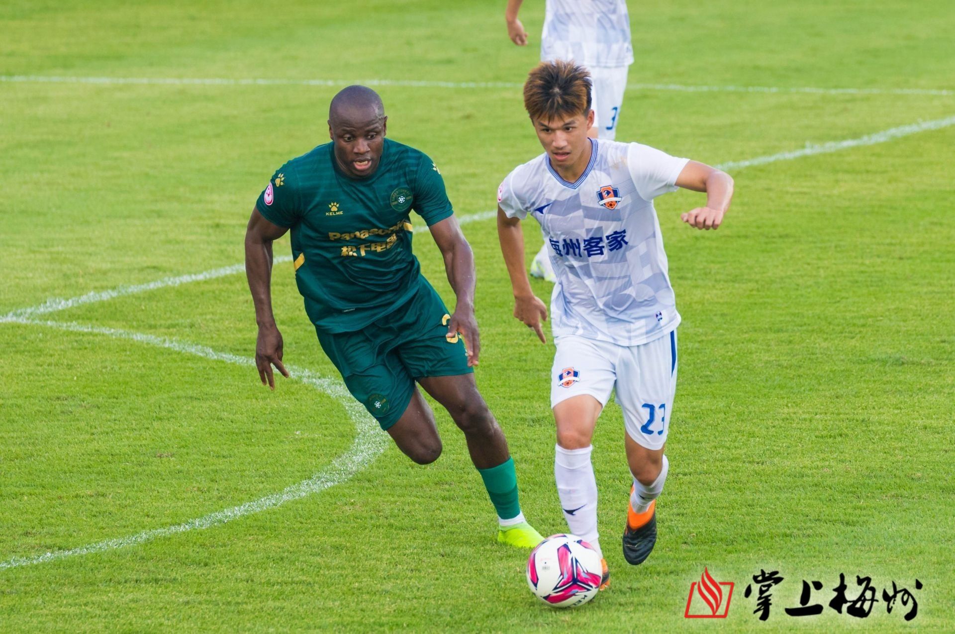 关于史诗对决！田径上演极限翻盘的信息