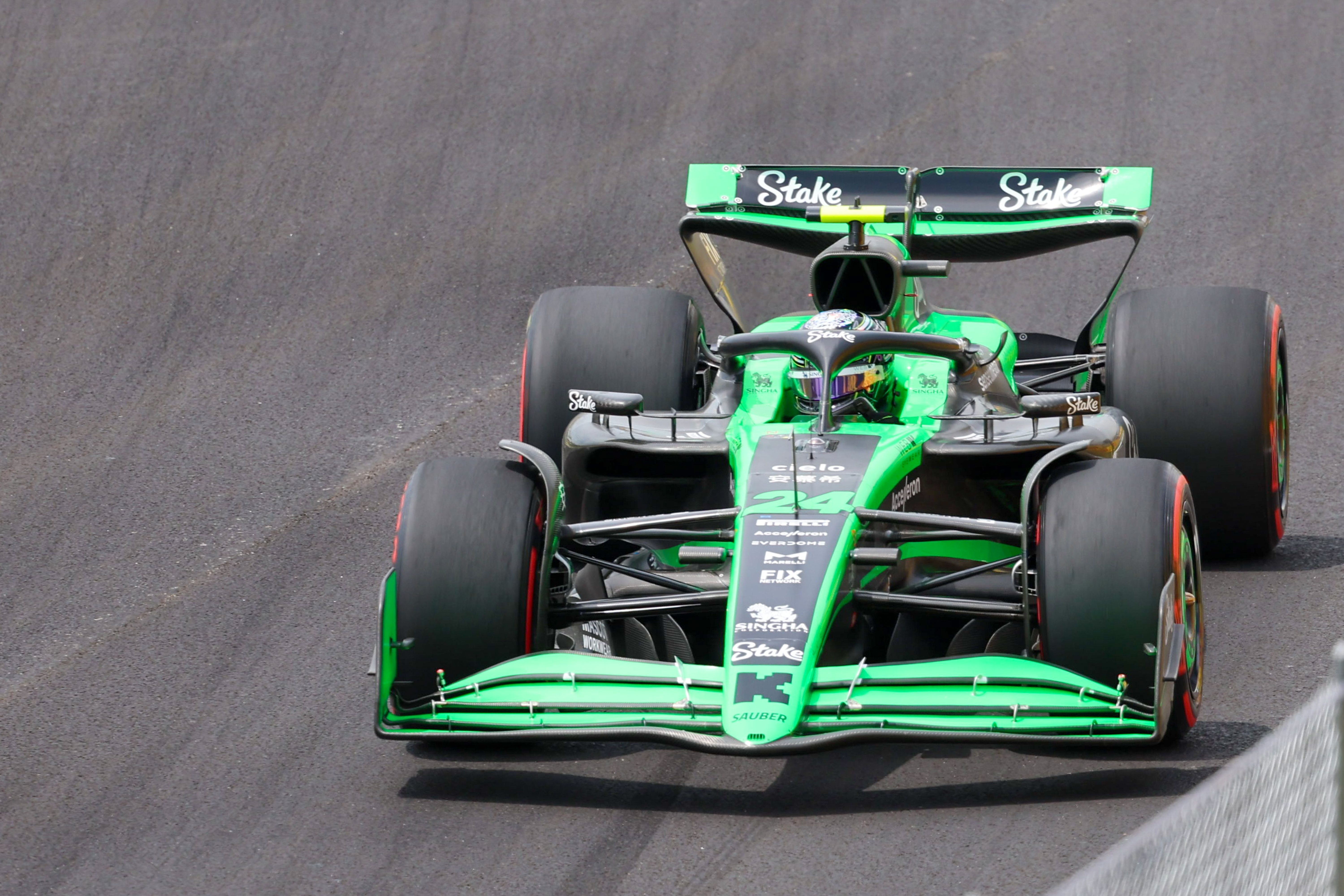 爱游戏在线-包含索伯车队翻盘法拉利，周冠宇统治全场的词条