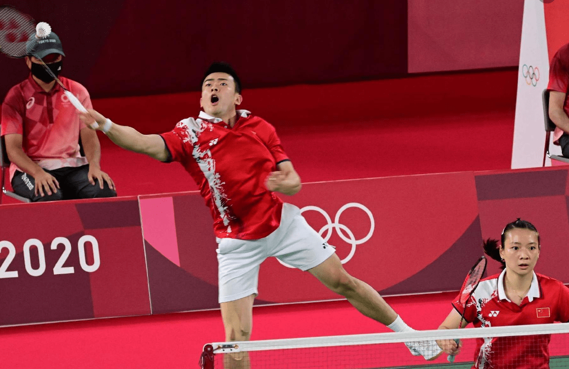 关于中国队险胜日本队，黄鸭组合统治全场的信息