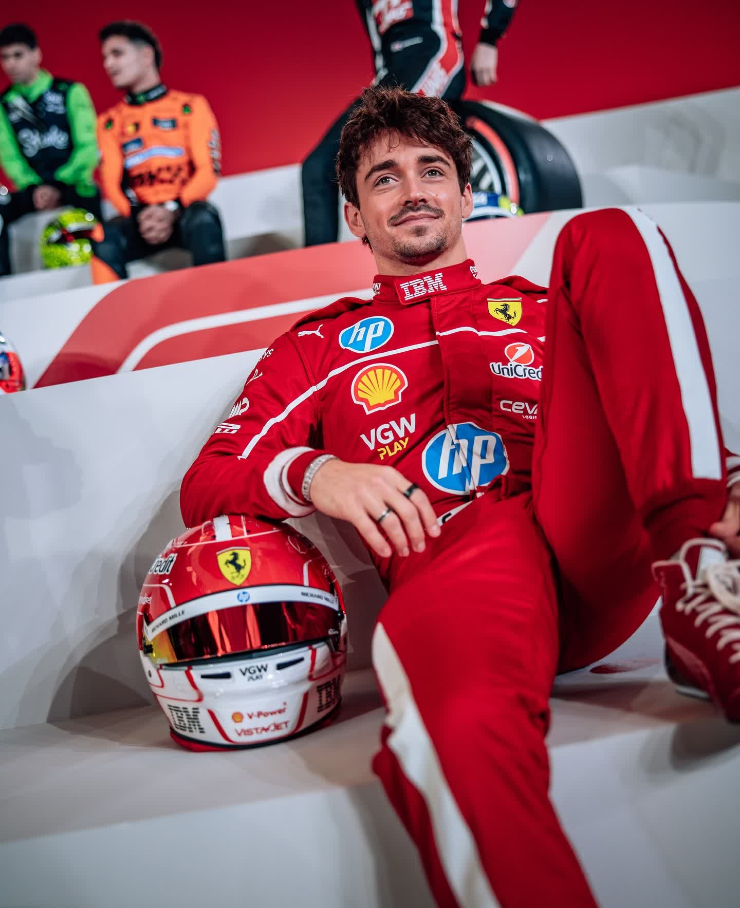 雷诺车队力克红牛车队，汉密尔顿点燃赛场