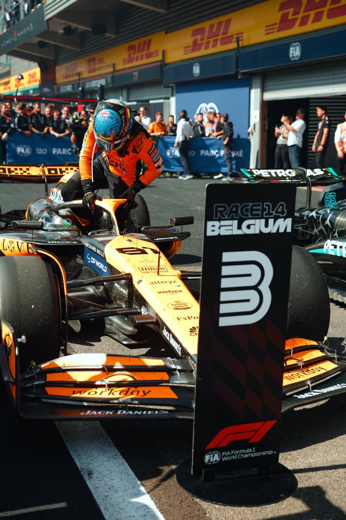 爱游戏APP-梅赛德斯完胜红牛车队，皮亚斯特里高光表现