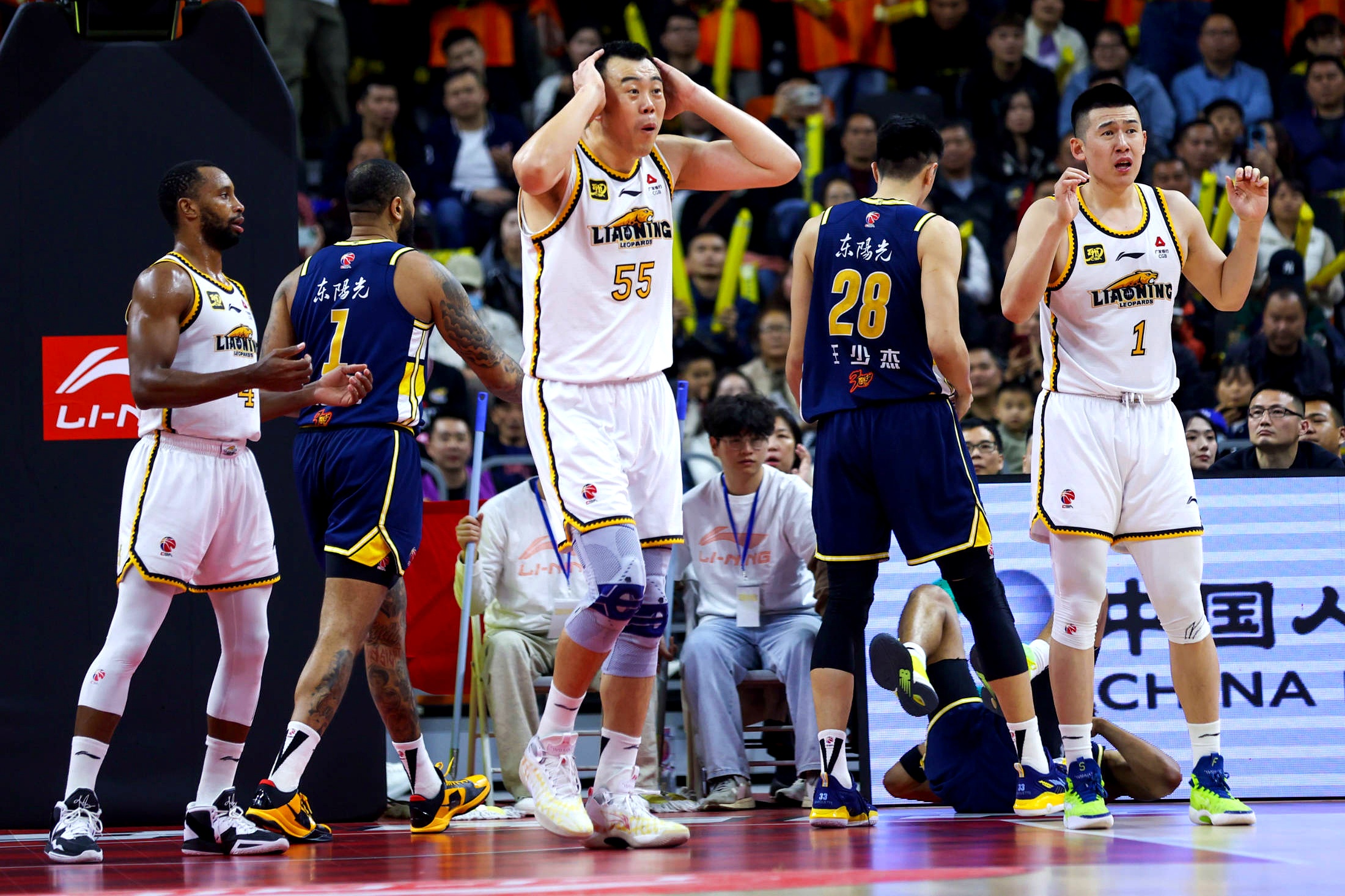 北京队横扫火箭，戈贝尔统治全场