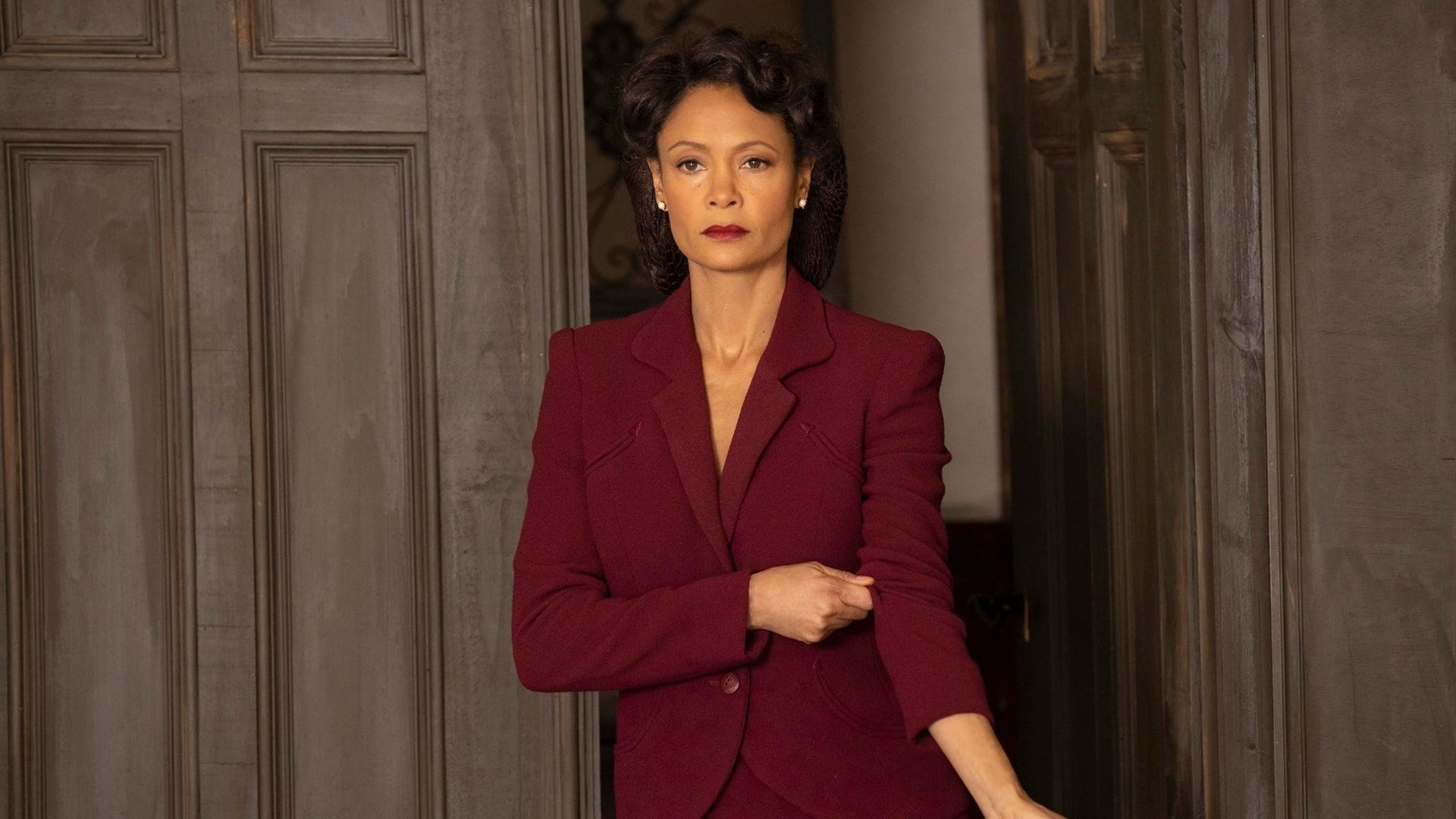 赛道与球场的策略交响曲，当维斯塔潘锁定三冠时，库里已投进第七记三分