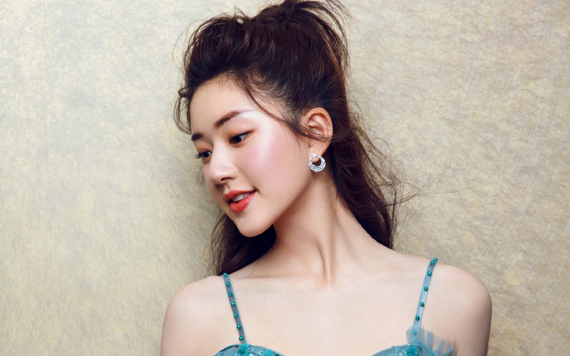 爱游戏tv-绿茵艺术，当法比尼奥的防守交响乐在尤文对阵哥伦比亚的虚构夜晚奏响